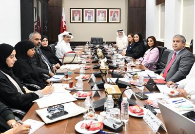 خدمات الشورى تناقش مع (سوق العمل) مشروعا يحمل العامل المخالف تكاليف ترحيله لبلده