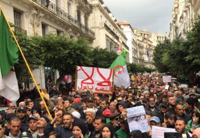 2000 طالب يتظاهرون ضد الانتخابات في الجزائر