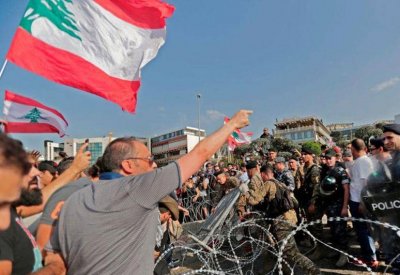 احتجاجات بيروت على طريق القصر الجمهوري.. وتأهب أمني