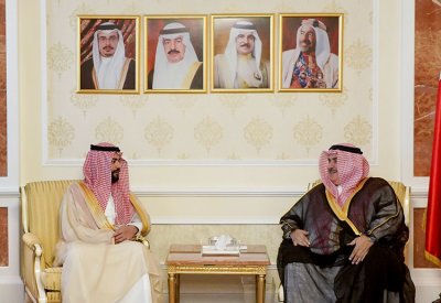 وزير الخارجية يستقبل سفير السعودية المعين لدى البحرين