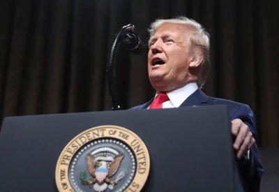 ترمب يرد على الديمقراطيين بنص مكالمته مع رئيس أوكرانيا