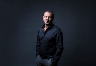تامر محسن يكتب نصائحه للممثلين  في أول يوم تصوير