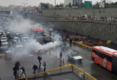 إيران.. مقتل 36 شخصاً واعتقال 1000 متظاهر خلال يومين