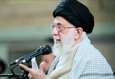 الحكومة الإيرانية: رفع أسعار البنزين تم بموافقة خامنئي