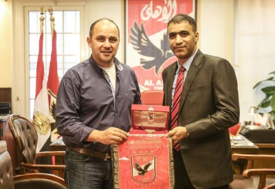 رئيس نادي الاتحاد يزور النادي الأهلي المصري
