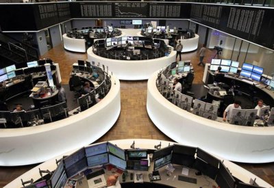 أسهم أوروبا تغلق مستقرة مع تجاذب السوق