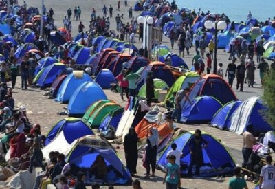 اليونان: أوروبا تتعامل معنا كمركز إيداع للاجئين