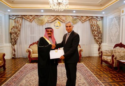 وزير خارجية طاجيكستان يتسلم نسخة من أوراق اعتماد سفير البحرين