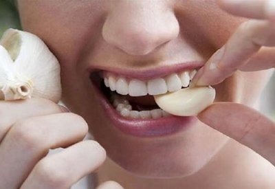 الثوم يعزز صحة الأمعاء ويساعدك على العيش لفترة أطول