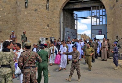 "الموت البطيء".. الحوثيون يستغلون الأمراض لتعذيب السجناء
