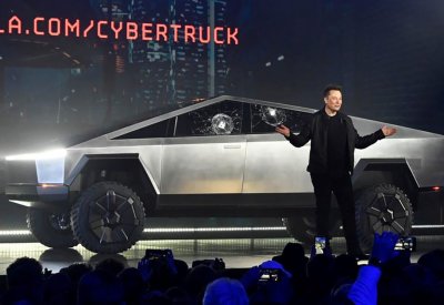  Tesla تكشف النقاب عن أول شاحنة نقل صغيرة كهربائية من إنتاجها
