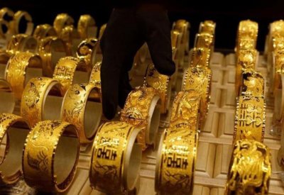الذهب يتراجع بعد بيانات أميركية قوية رفعت الدولار وعوائد السندات