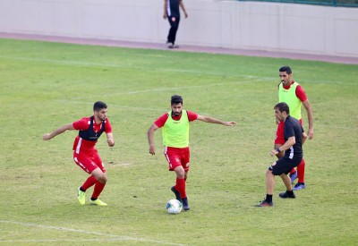 "الأحمر" يصل الدوحة.. ويختتم التحضيرات لعُمان