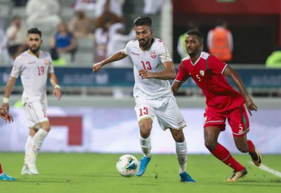 "الأحمر" يتعادل بلا أهداف مع عمان