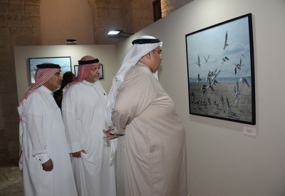 المعرض الفني "بأعينهم" يفتح أبوابه في مدرسة الهداية الخليفية بالمحرّق 