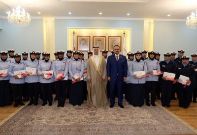 محافظ العاصمة يكرم عناصر الشرطة النسائية المنفذة لبرنامج (معًا)