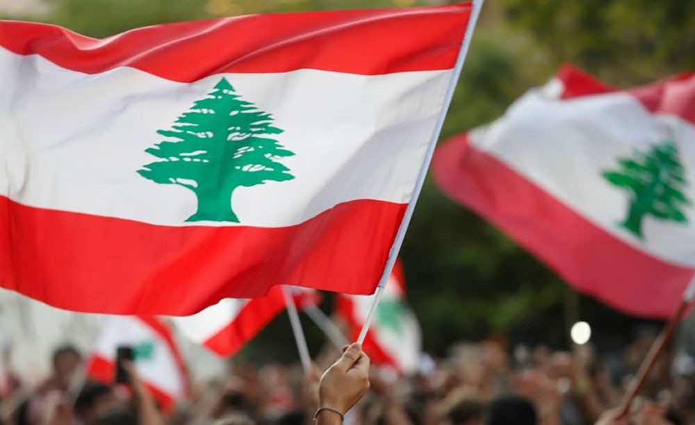 بنوك لبنان تفتح مجدداً ومخاوف من انهيار اقتصادي