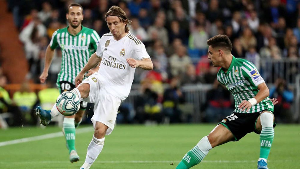 ريال مدريد يفقد فرصة خطف الصدارة ويتعادل سلبياً مع بيتيس