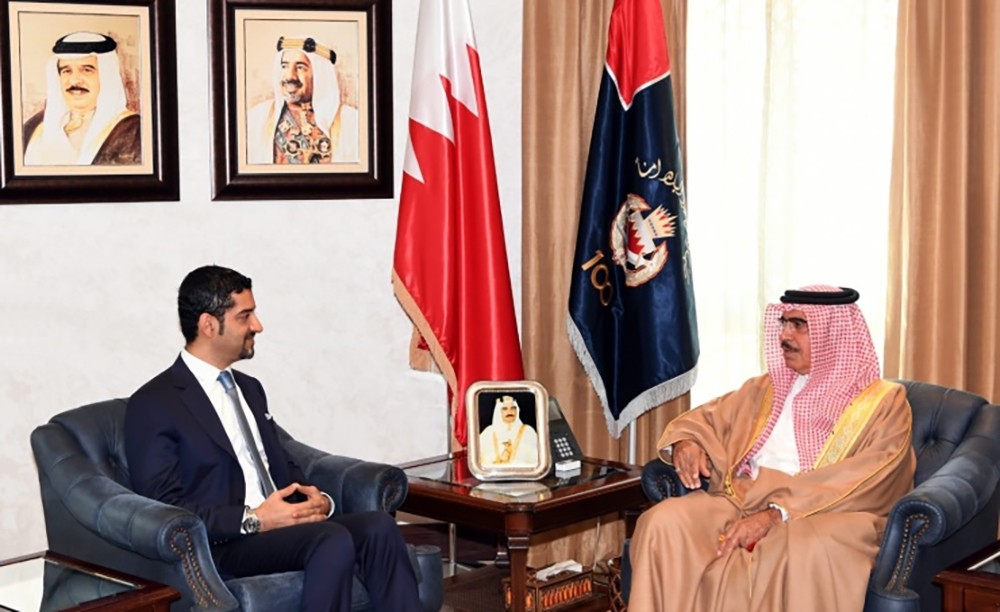 وزير الداخلية يستقبل وزير شئون الكهرباء والماء ويهنئه بالثقة الملكية السامية