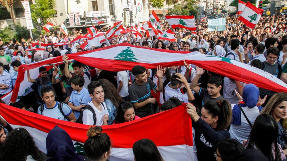 صرخات الطلبة تخنق حكومة لبنان.. وأنباء عن ساعات حاسمة