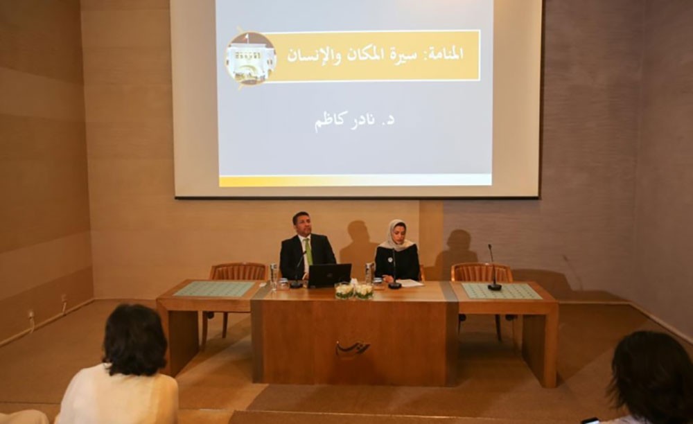 نادر كاظم يلقي الضوء على تاريخ مدينة المنامة في متحف البحرين الوطني