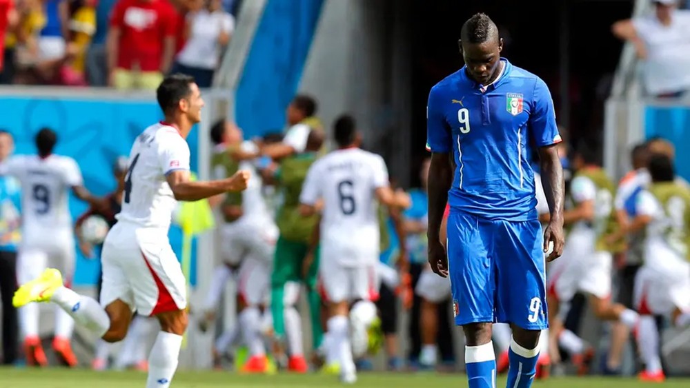 مانشيني: لن أكافح العنصرية بضم بالوتيلي إلى المنتخب