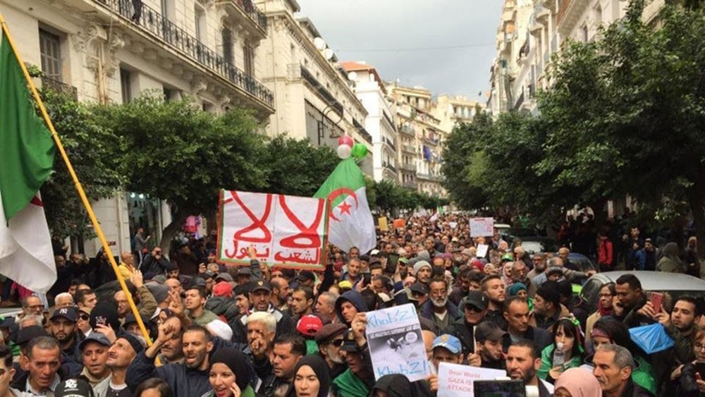 2000 طالب يتظاهرون ضد الانتخابات في الجزائر