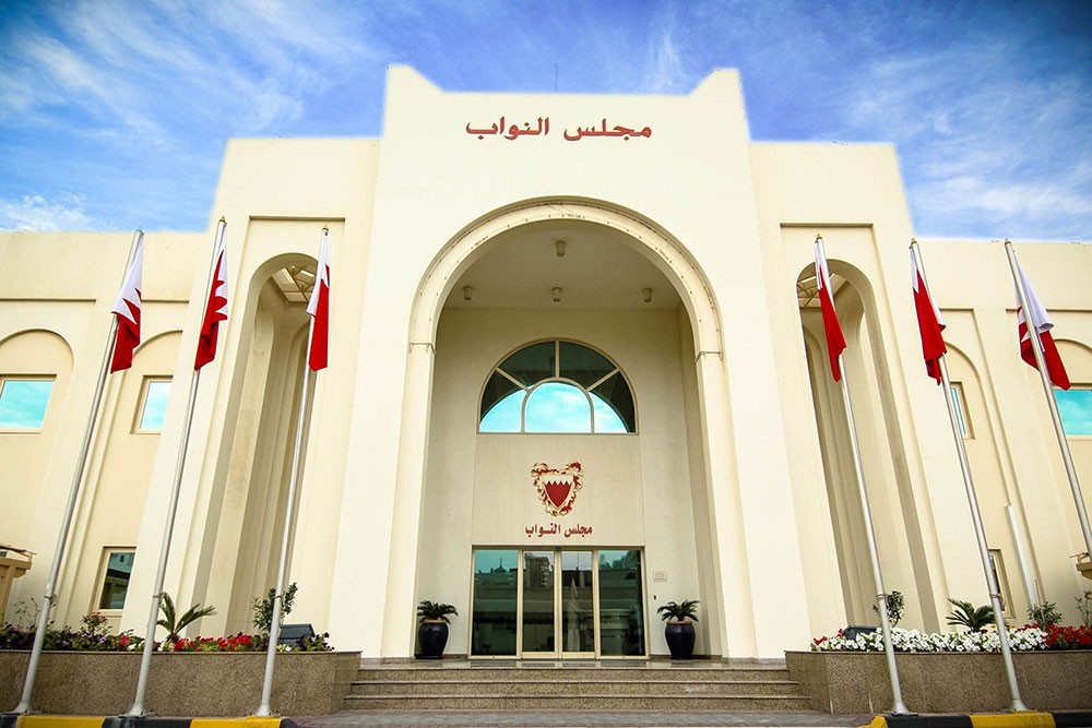 النواب يتمسك بزيادة الرواتب 