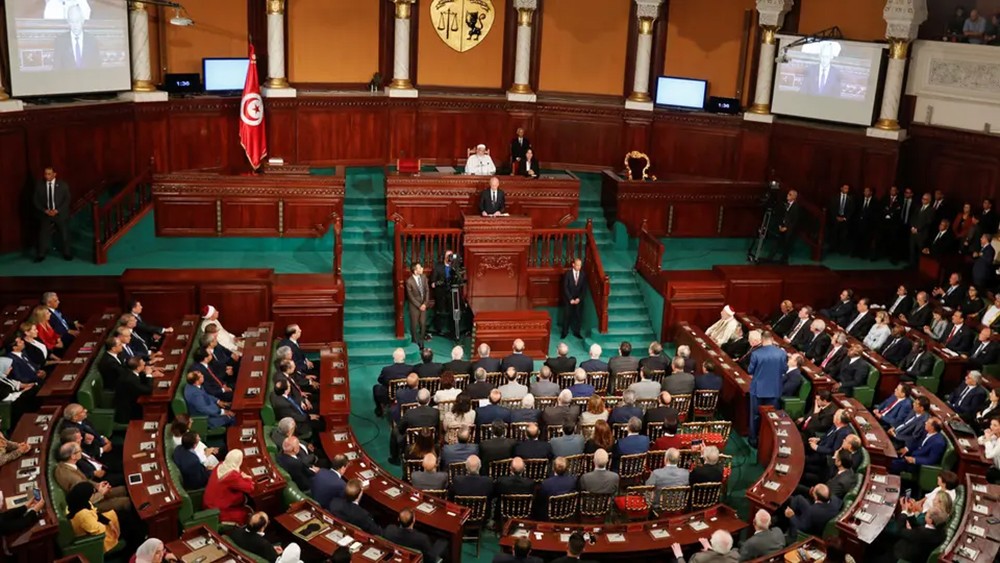 برلمان تونس يبدأ أولى جلساته.. وهوية غامضة للرئيس
