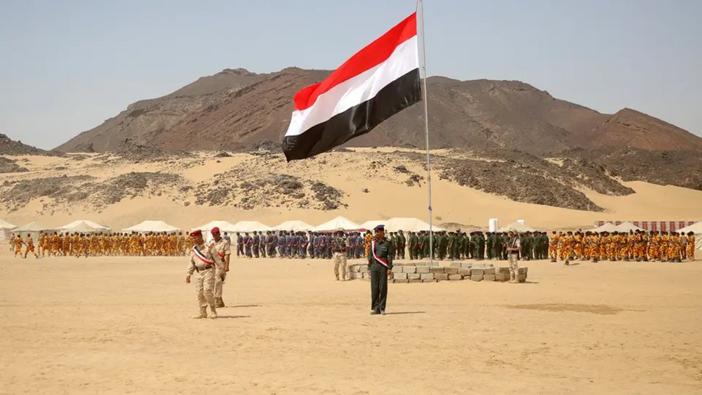 مقتل 7 عسكريين يمنيين بصاروخ حوثي على القيادة المشتركة بمأرب