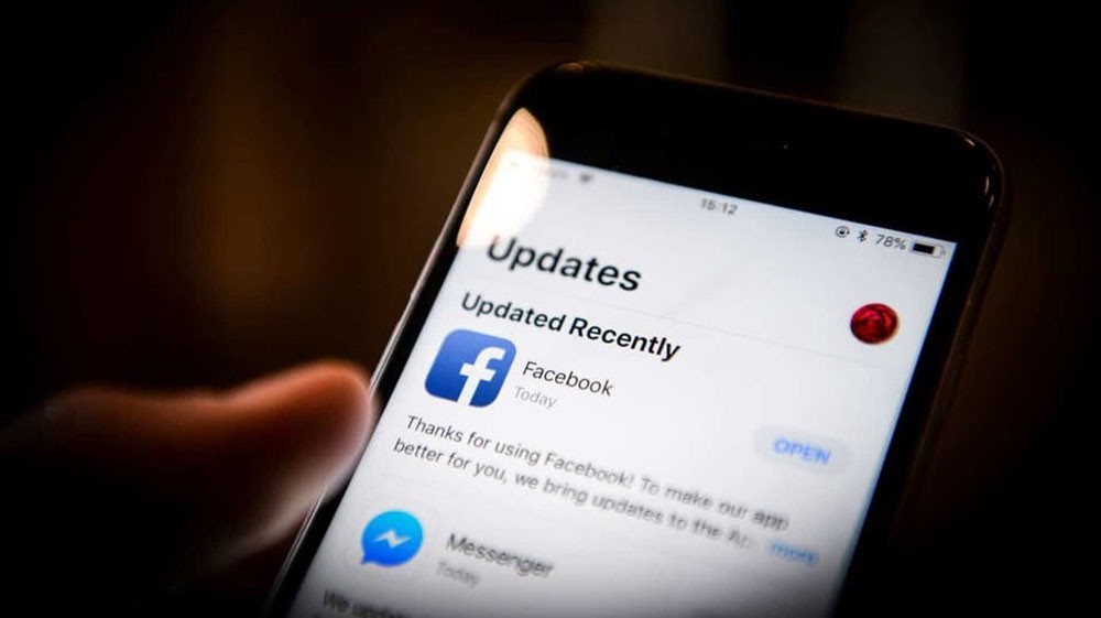 فيسبوك تبرر سبب تشغيل كاميرا آيفون سراً أثناء تصفح تطبيقها