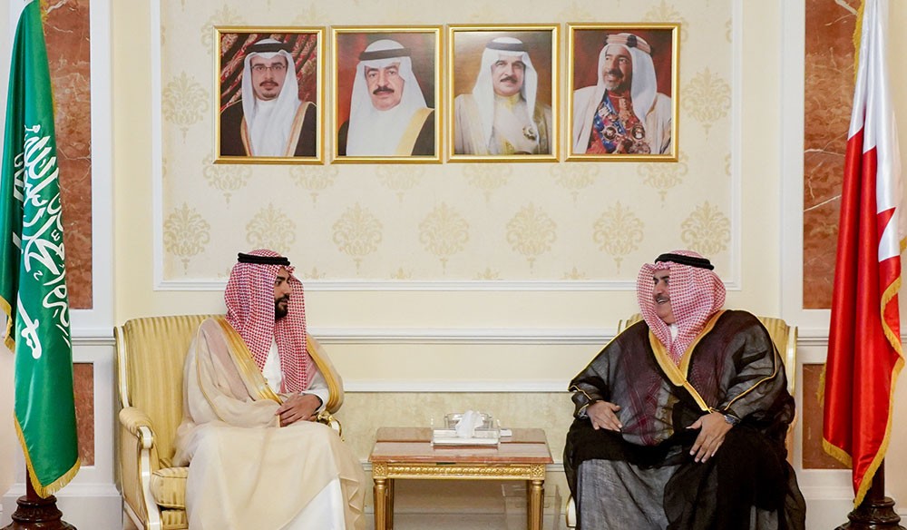 وزير الخارجية يستقبل سفير السعودية المعين لدى البحرين