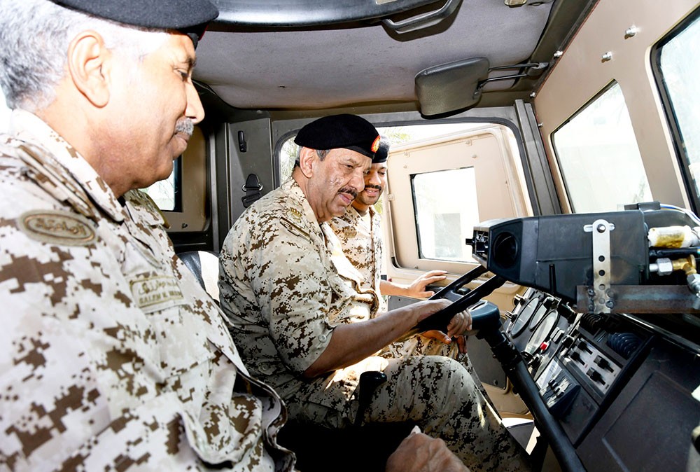 القائد العام يتفقد عدداً من وحدات قوة الدفاع