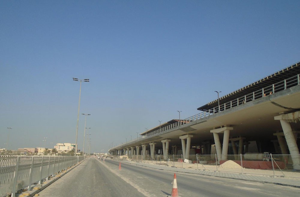 الأشغال: مشروع تطوير الطرق المؤدية إلى مطار البحرين الدولي في مراحله الأخيرة