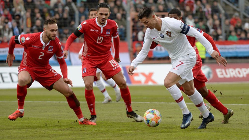 هدف واحد يفصل رونالدو عن نادي الـ"100".. والبرتغال تتأهل إلى يورو 2020