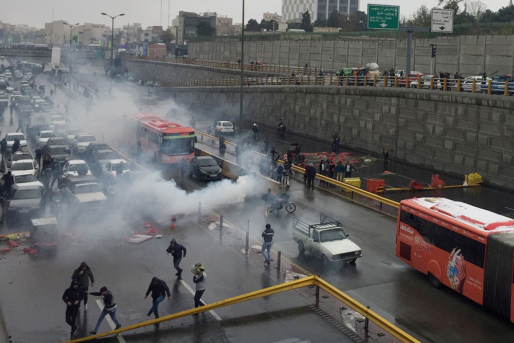إيران.. مقتل 36 شخصاً واعتقال 1000 متظاهر خلال يومين
