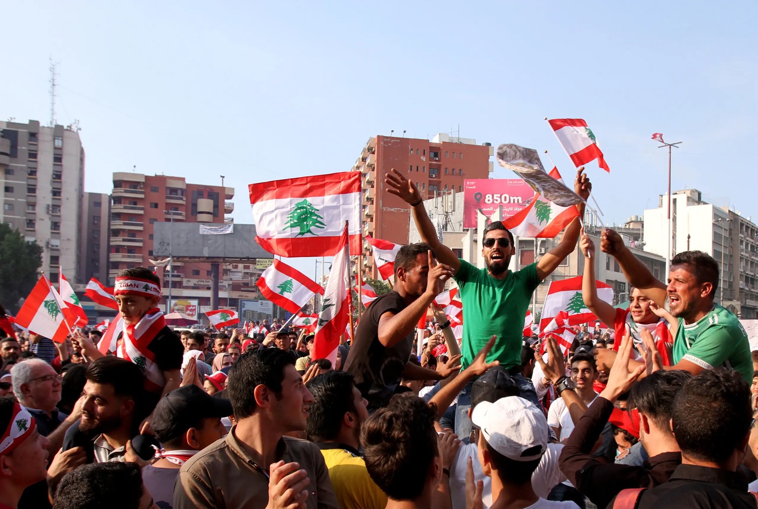 عون يطلب تحقيقا في 18 ملف فساد.. وبري: لبنان سفينة تغرق