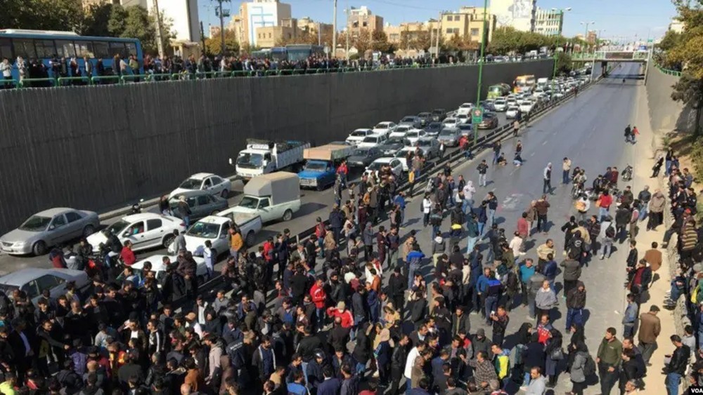 إيران.. الحشد العراقي يشارك بقتل متظاهرين