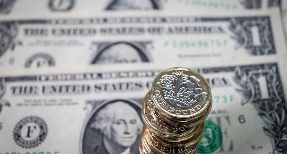 مفاوضات التجارة بين أميركا والصين تلقي بظلاله على الدولار