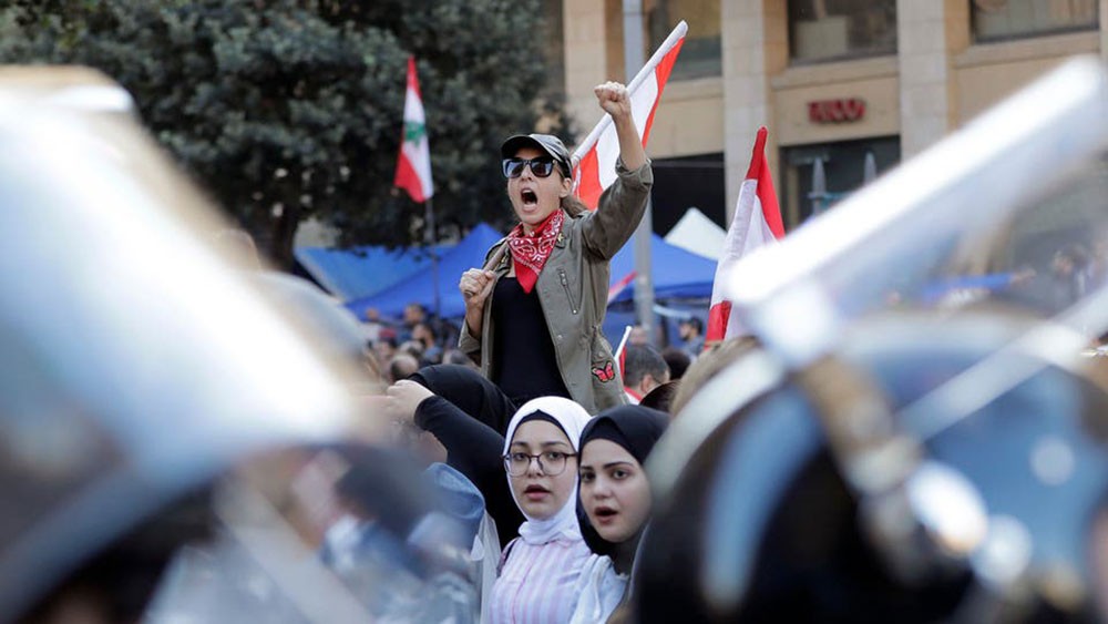 حراك لبنان يتمسك بمطالبه.. والحكومة على حالها