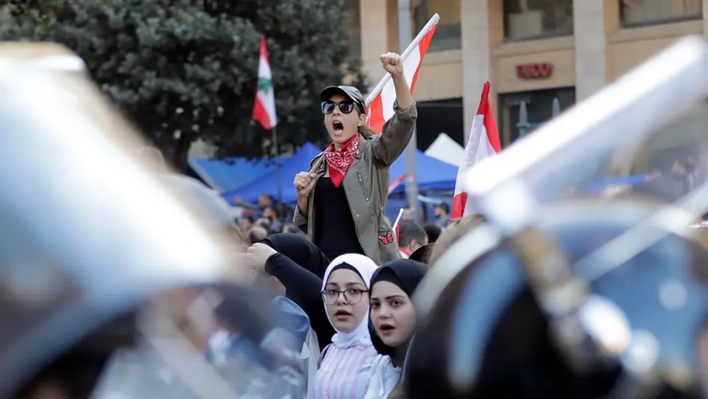 حراك لبنان يتمسك بمطالبه.. والحكومة على حالها