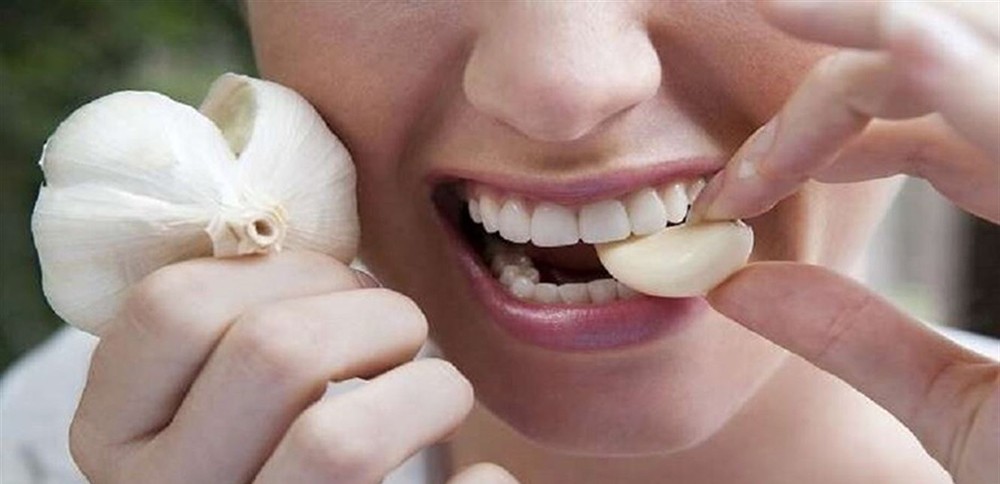 الثوم يعزز صحة الأمعاء ويساعدك على العيش لفترة أطول