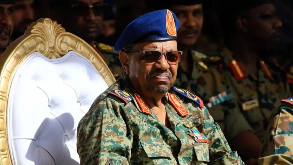 السودان.. القبض على شريك البشير "المدني" بانقلاب 1989