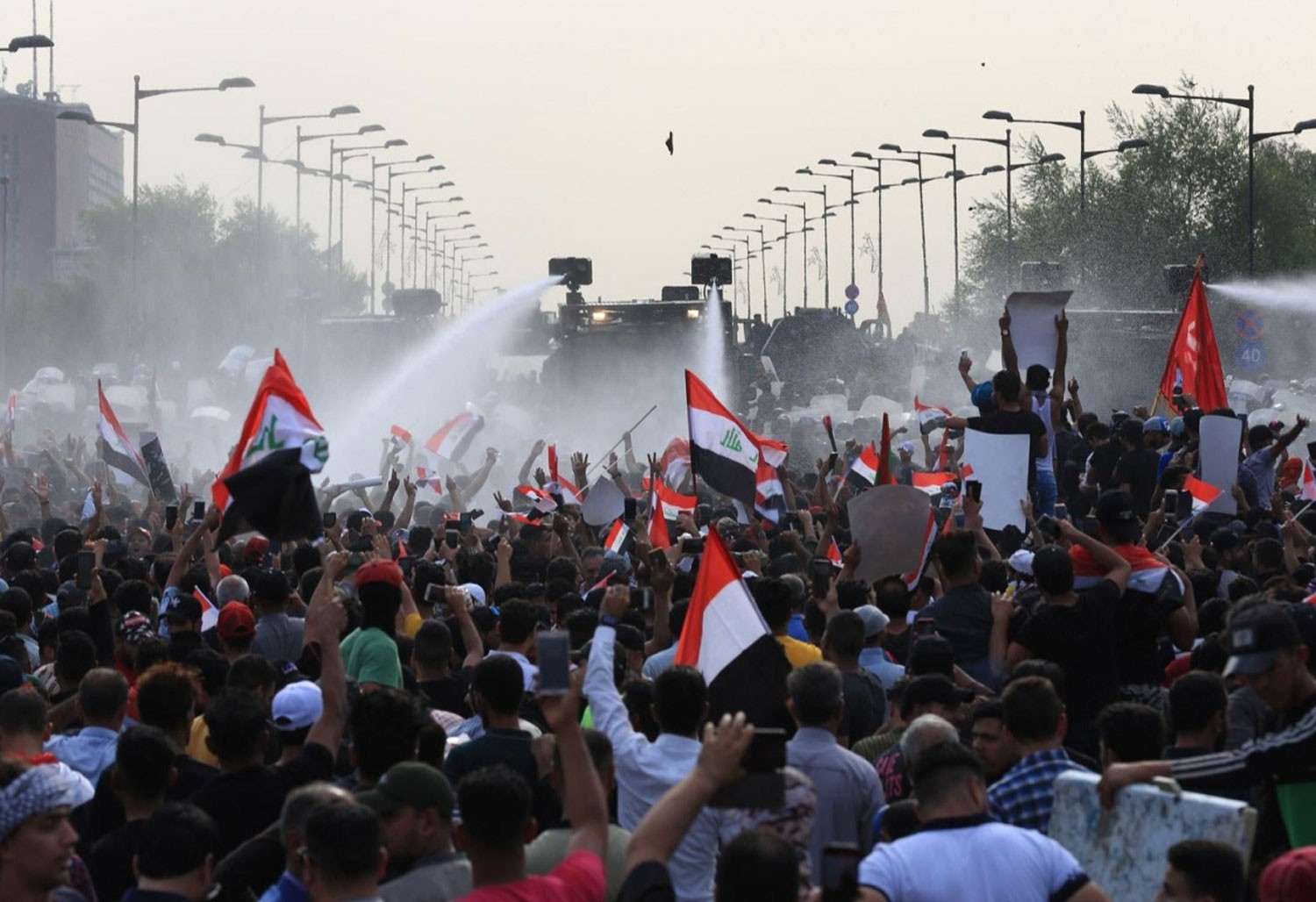 بعد ليلة دامية.. 3 قتلى وعشرات المصابين بمواجهات في بغداد