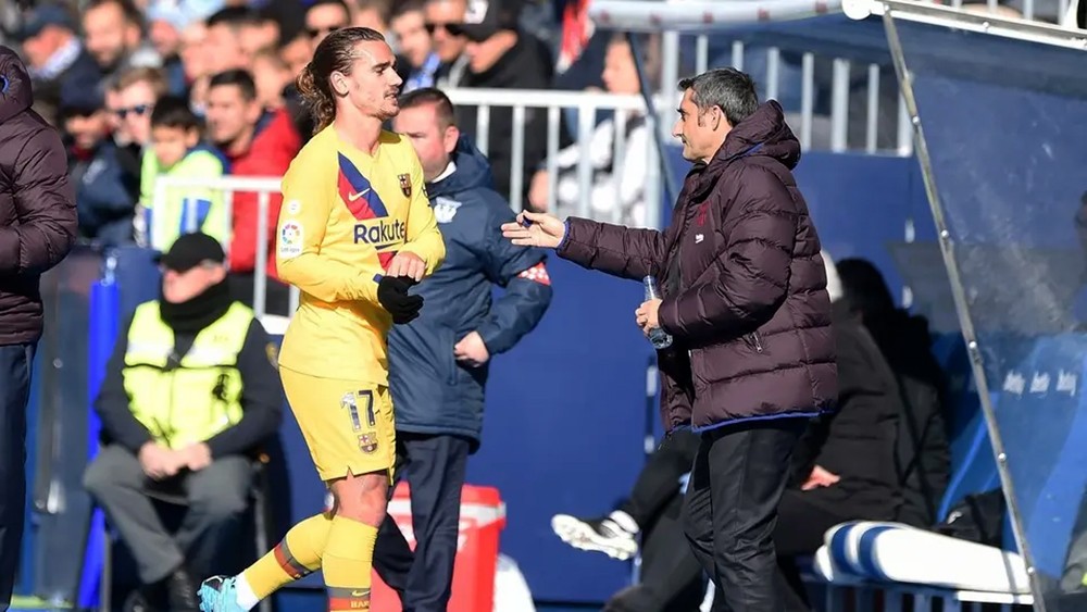 برشلونة في "حيرة".. البحث عن النتائج أم الأداء الجميل؟