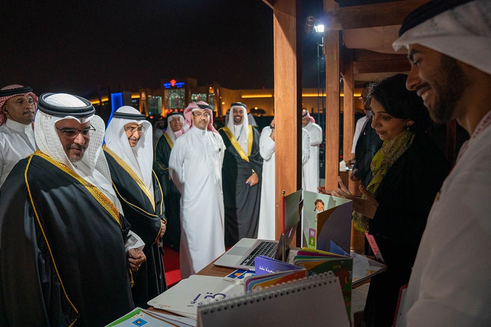 بالصور: سمو ولي العهد يشرف الفعالية الختامية للنسخة الخليجية الثانية من برنامج «رواد القصر»