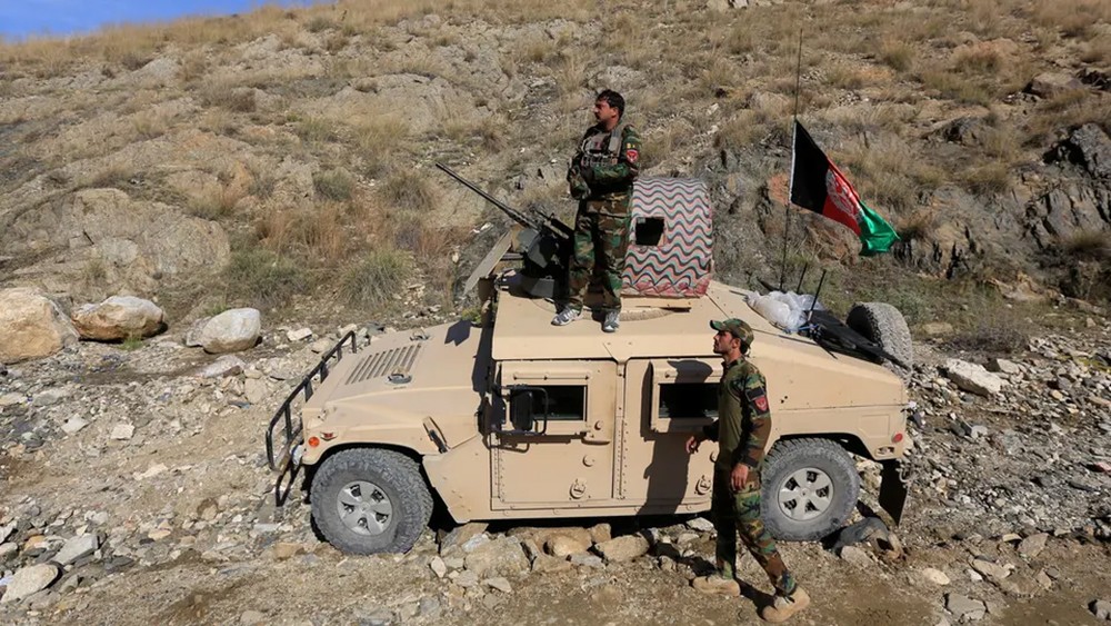 مقتل 15 شخصا بانفجار عبوة ناسفة شمال شرقي أفغانستان