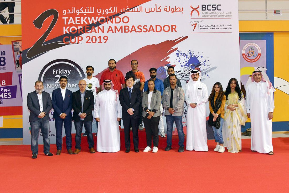 سمو رئيس المجلس البحريني للألعاب القتالية يشهد منافسات بطولة السفير الكوري الثانية للتيكواندو 