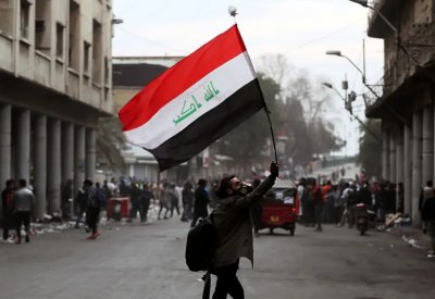 صحيفة بريطانية: العراق ينهار والغضب يتزايد من نفوذ إيران