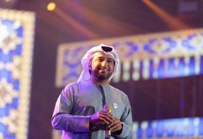 عيضة المنهالي يحتفل باليوم الوطني امام جمهور غفير
